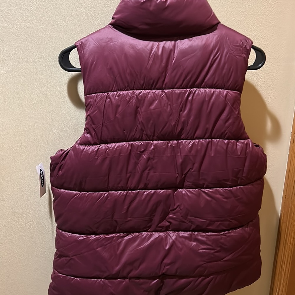 Old Navy Puffer Vest - Picture 5 of 5